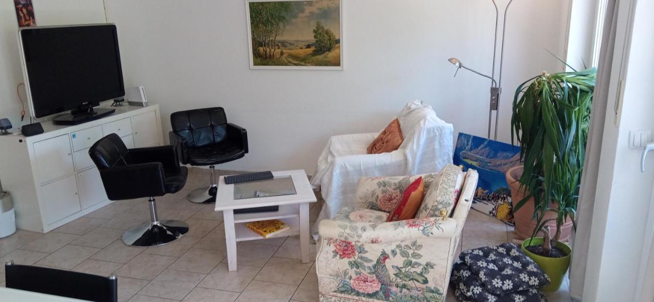 Grosses Zimmer Bad Kueche Wohnzimmer Terasse Garten Zentral Ruhig Ландсберг ам Лех Екстериор снимка