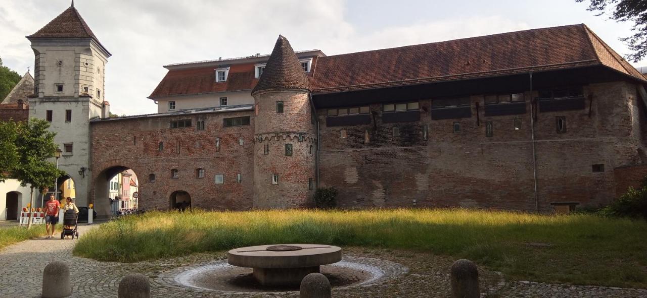 Grosses Zimmer Bad Kueche Wohnzimmer Terasse Garten Zentral Ruhig Ландсберг ам Лех Екстериор снимка