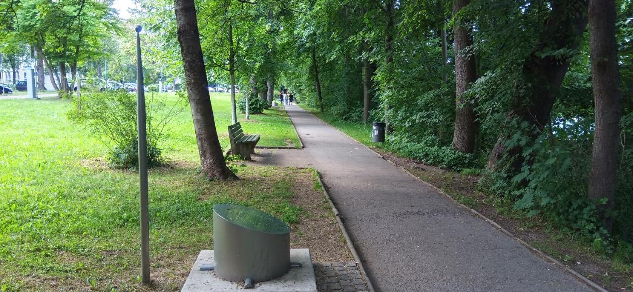 Grosses Zimmer Bad Kueche Wohnzimmer Terasse Garten Zentral Ruhig Ландсберг ам Лех Екстериор снимка